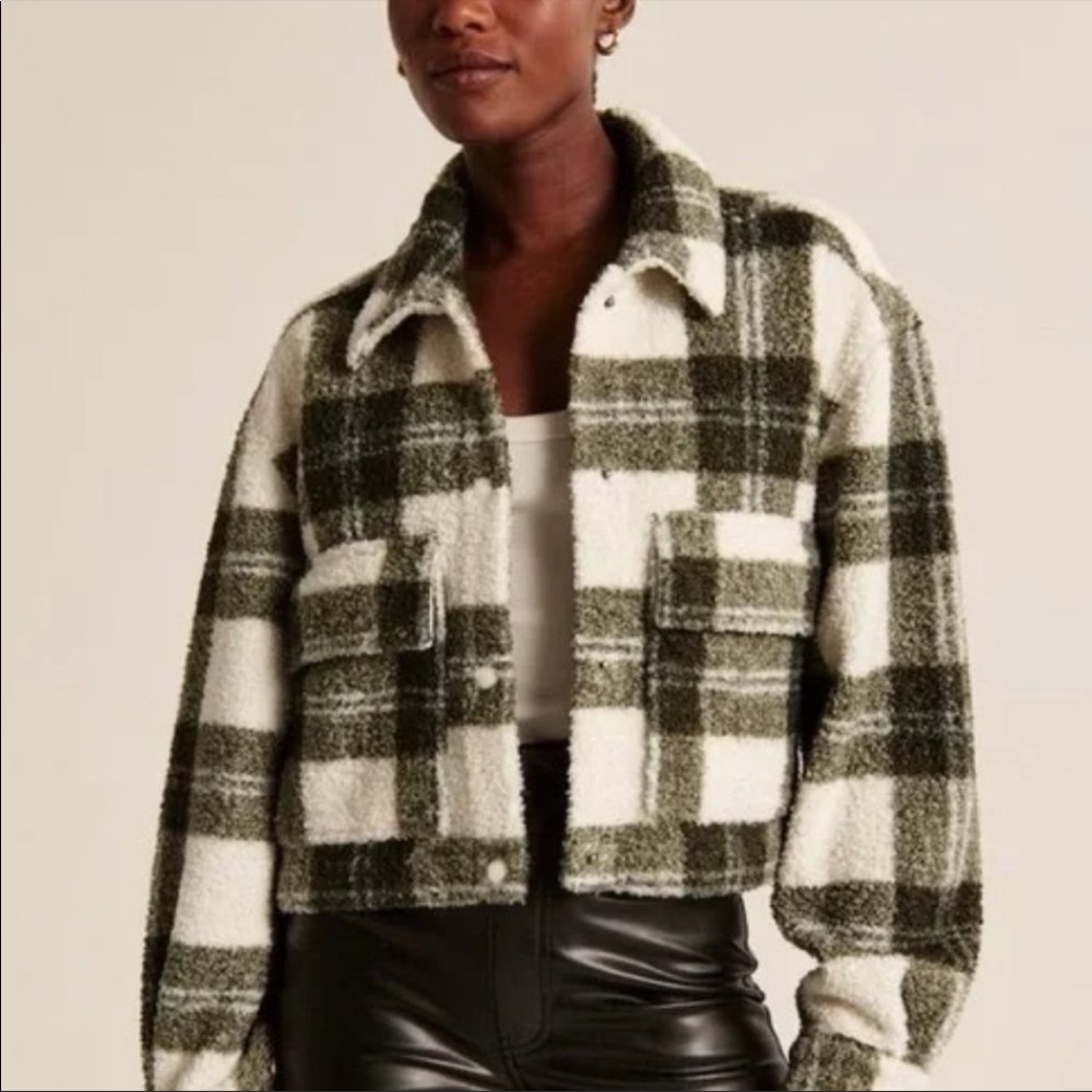 Abercrombie & Fitch Cropped Sherpa Shirt Jacket Size XS, like new!